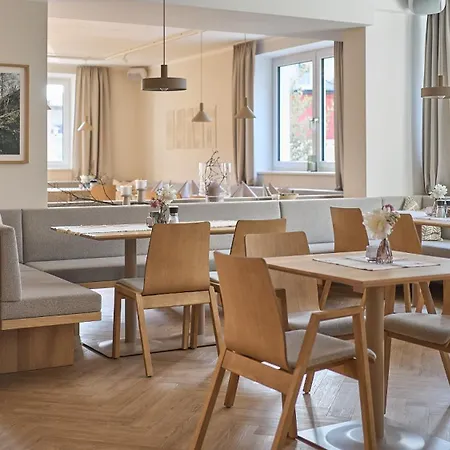 Zur Post 1559 Gmbh *